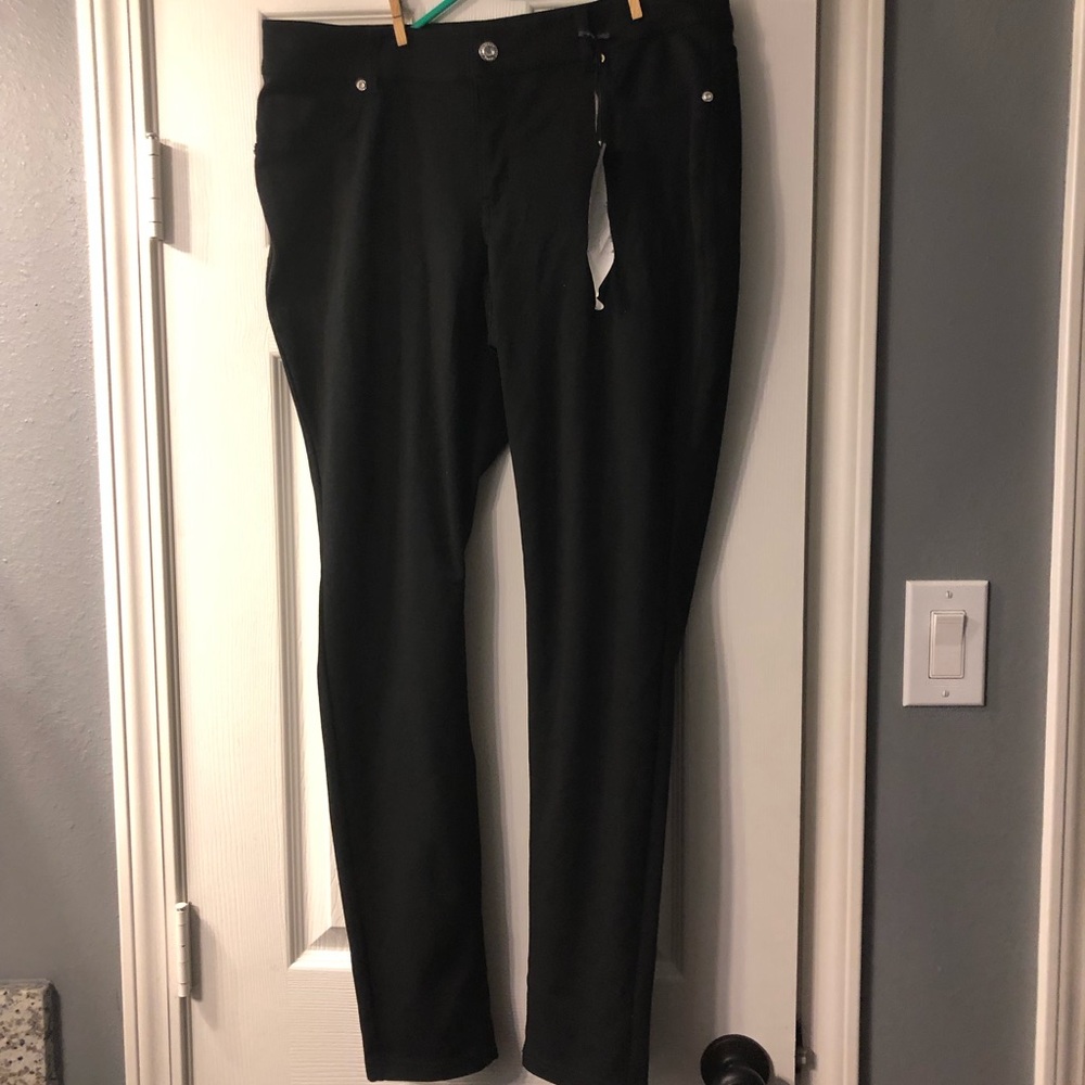 Black skinny jeggings